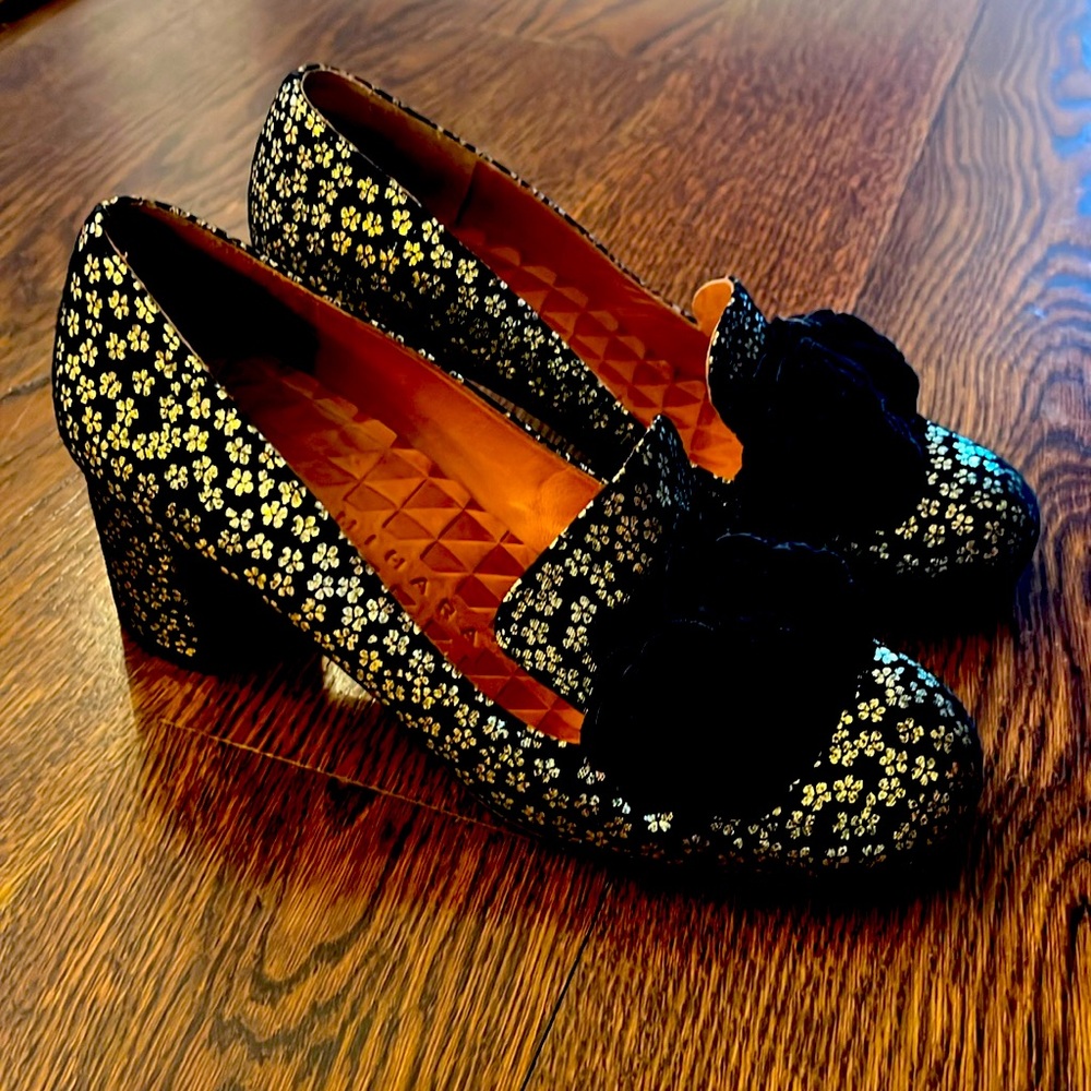 Chie Mihara black and gold block heel pump.